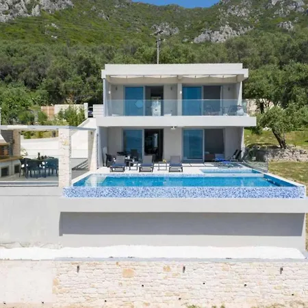 Alkyoni Villa *